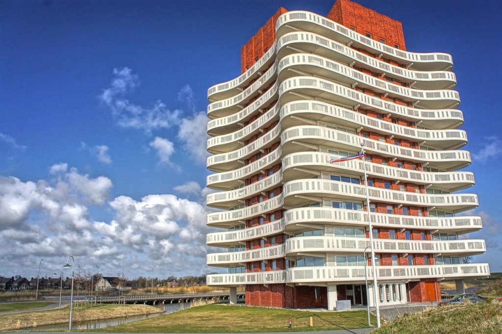 Starter Condo near the Tram